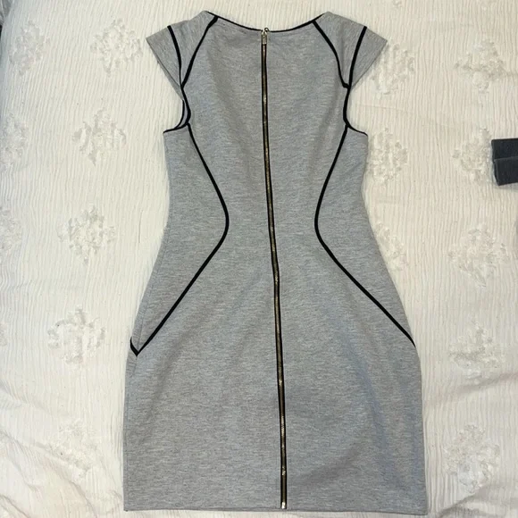 Women’s express dress - Picture 2 of 3